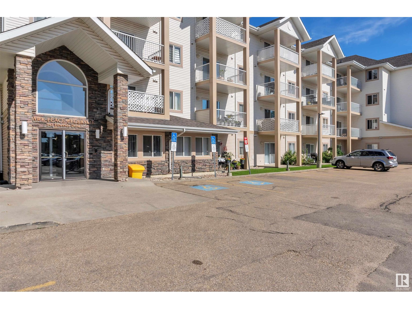 #122 245 EDWARDS DR SW