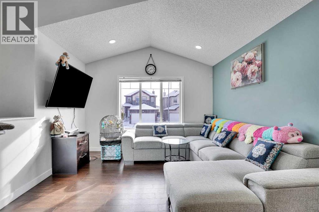 141 Saddlecrest Close NE