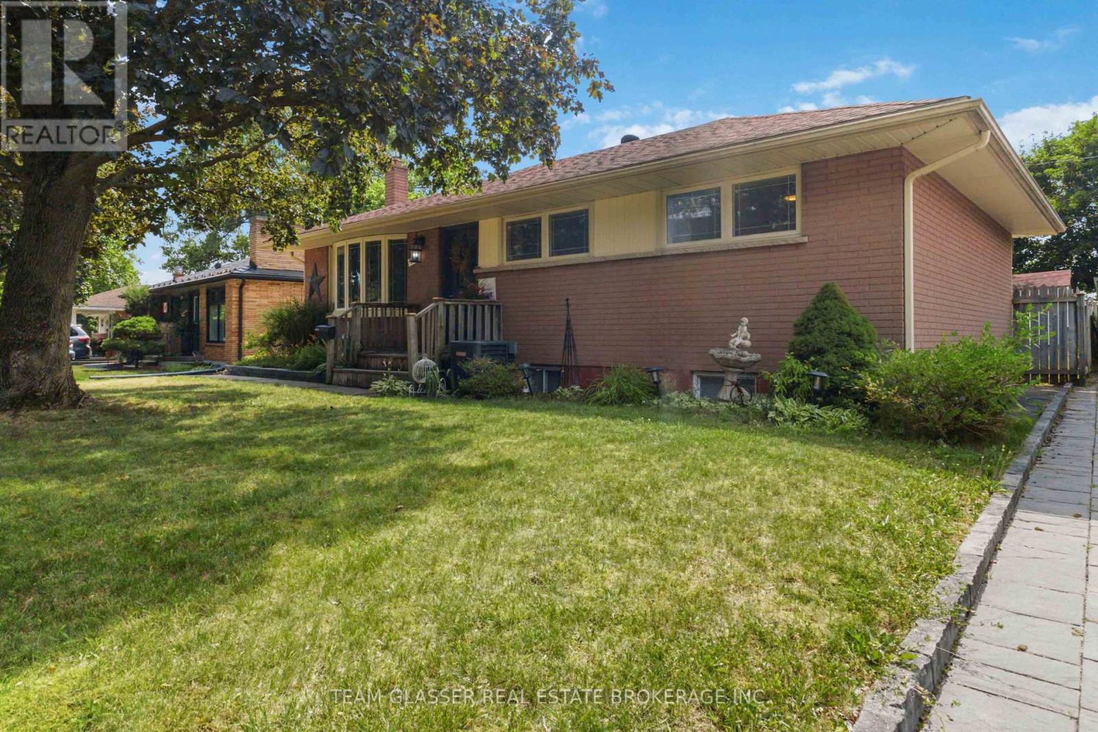 307 TWEEDSMUIR AVENUE