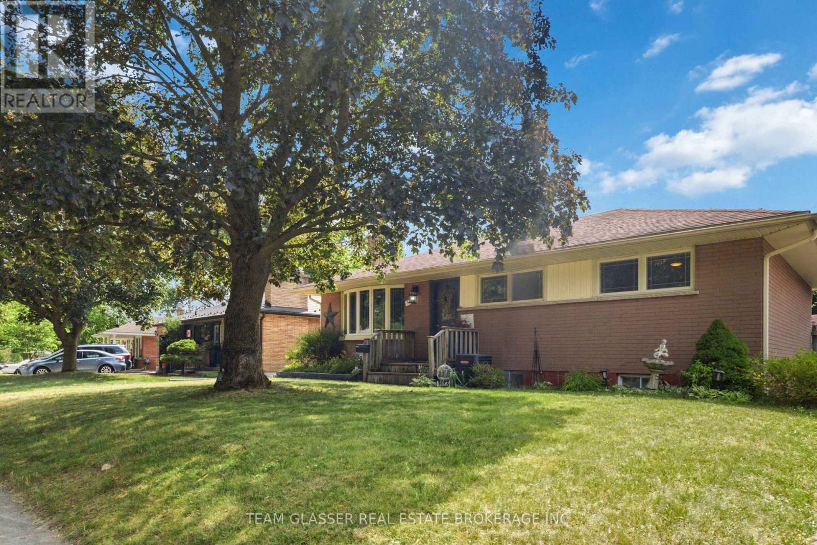 307 TWEEDSMUIR AVENUE