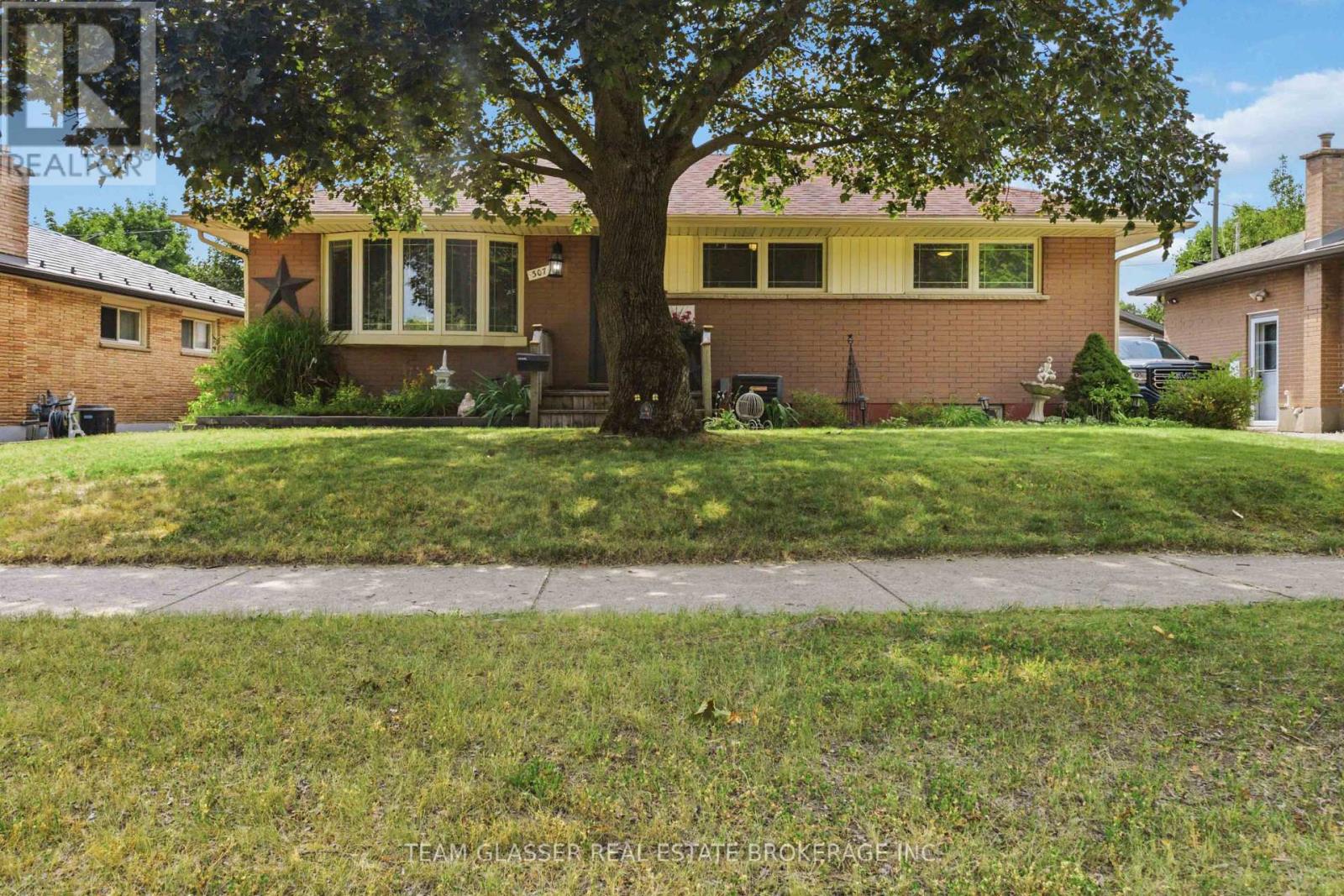 307 TWEEDSMUIR AVENUE