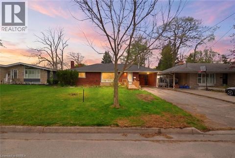 29 PUSEY Boulevard Brantford ON N3R2S1
