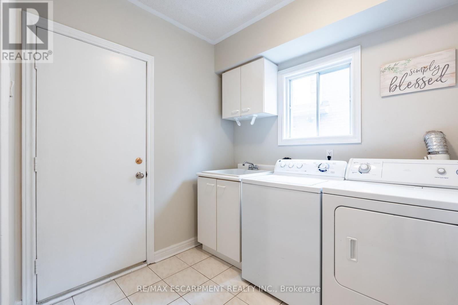 38 FELLOWES CRESCENT