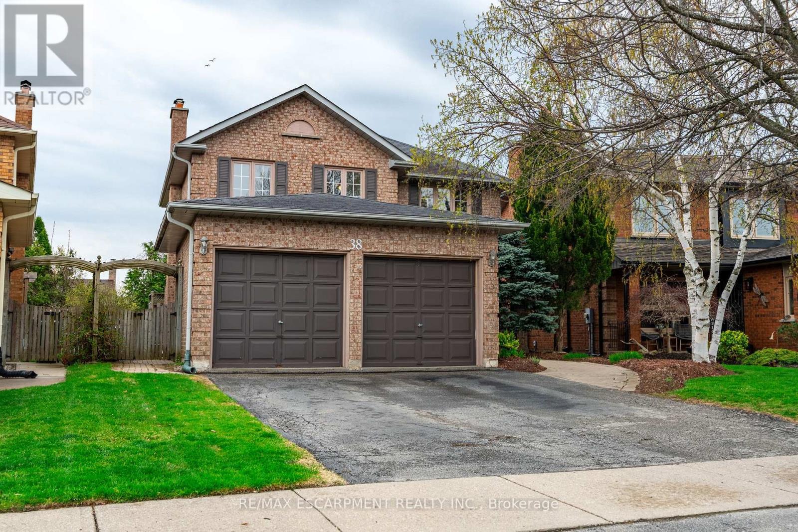 38 FELLOWES CRESCENT