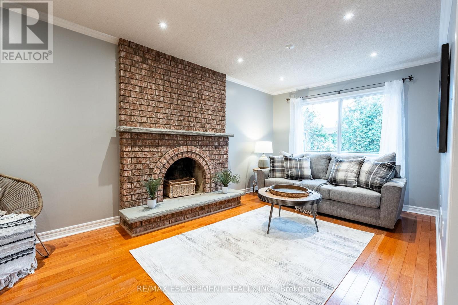38 FELLOWES CRESCENT