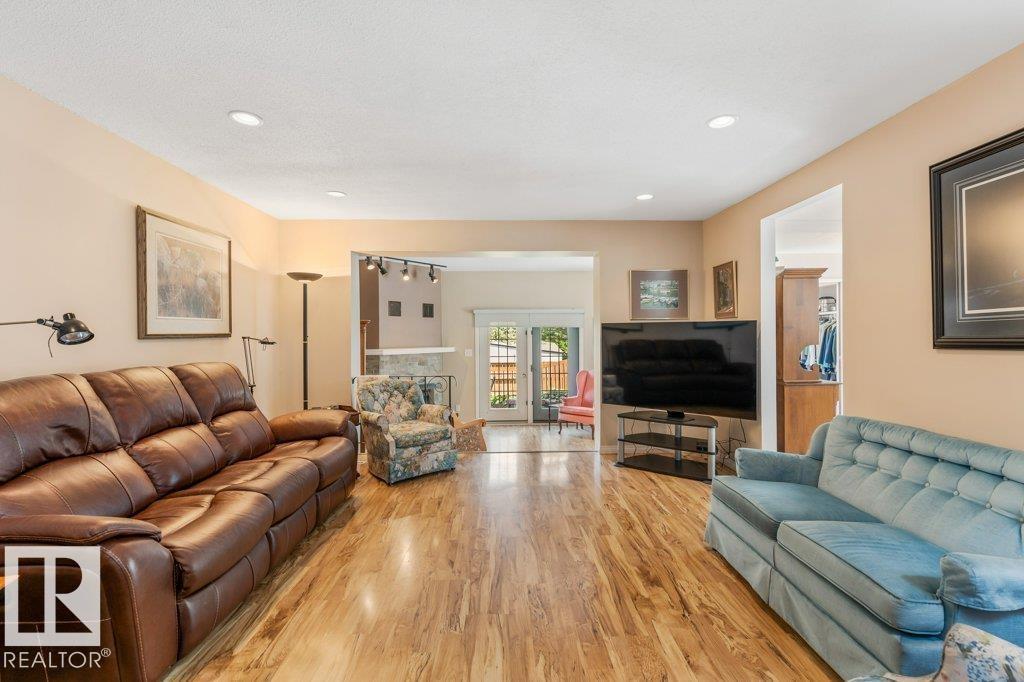 12 FALLHAVEN PL