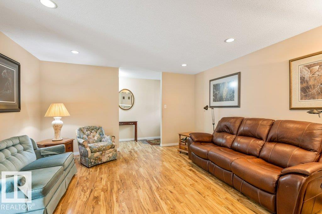 12 FALLHAVEN PL