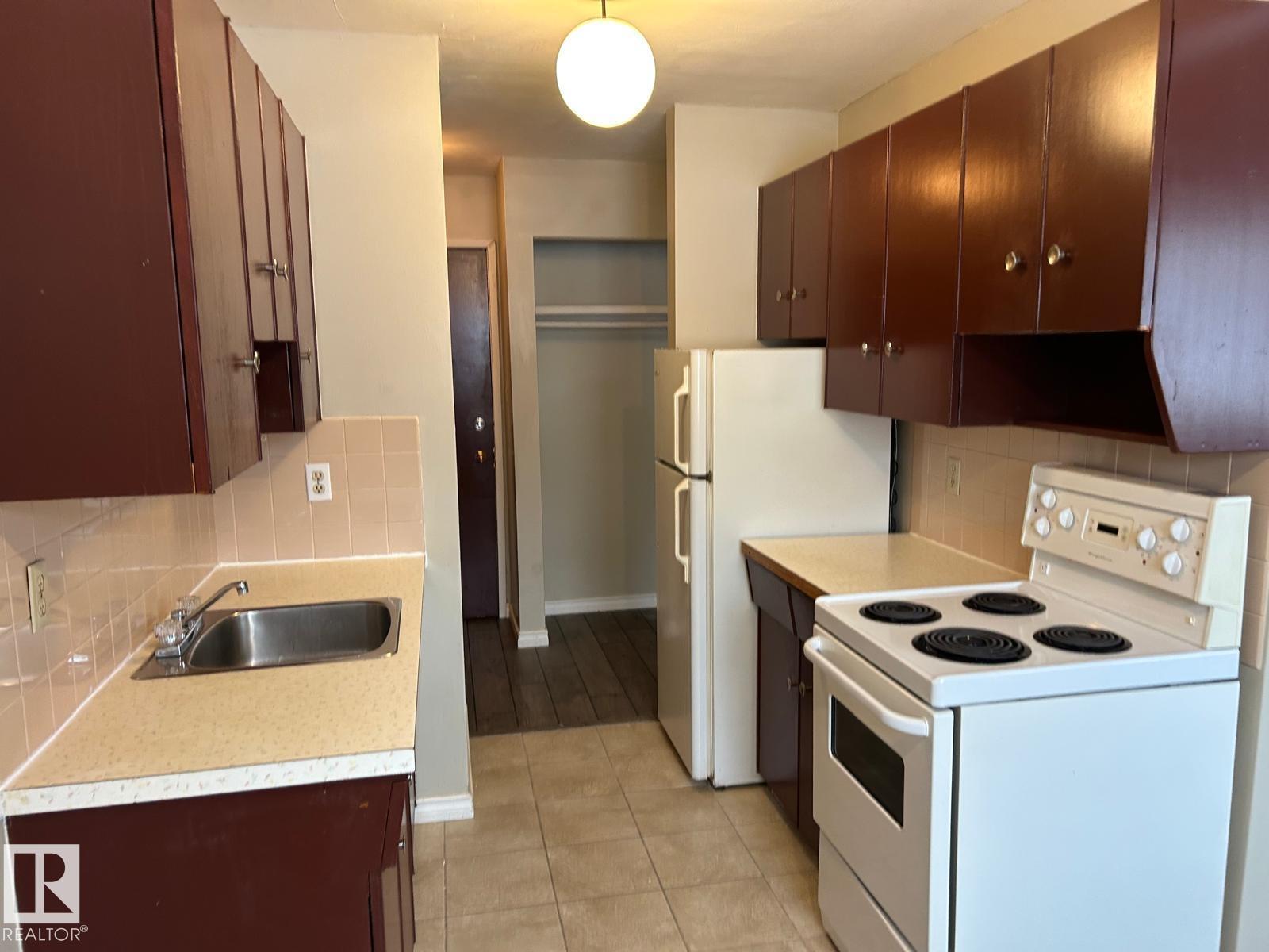 #4 10164 150 ST NW