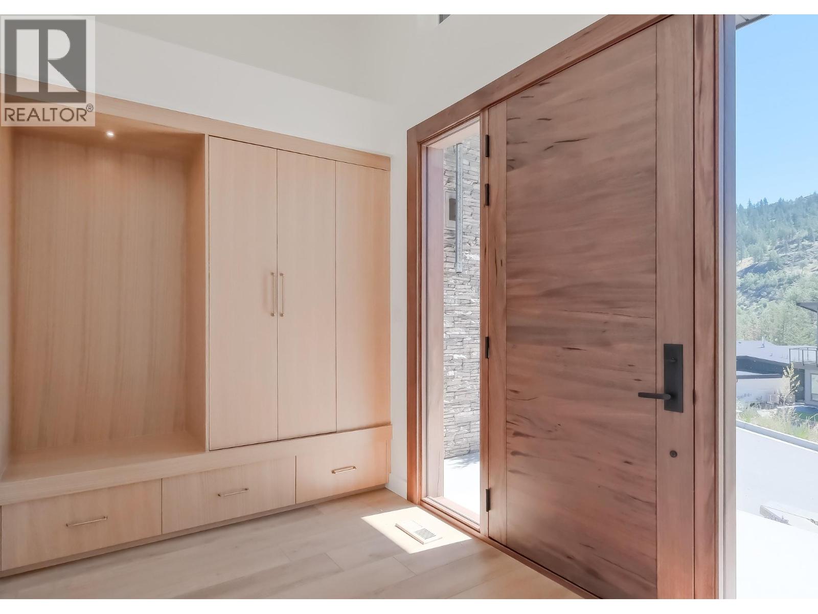 3331 EVERGREEN Drive Unit# 106