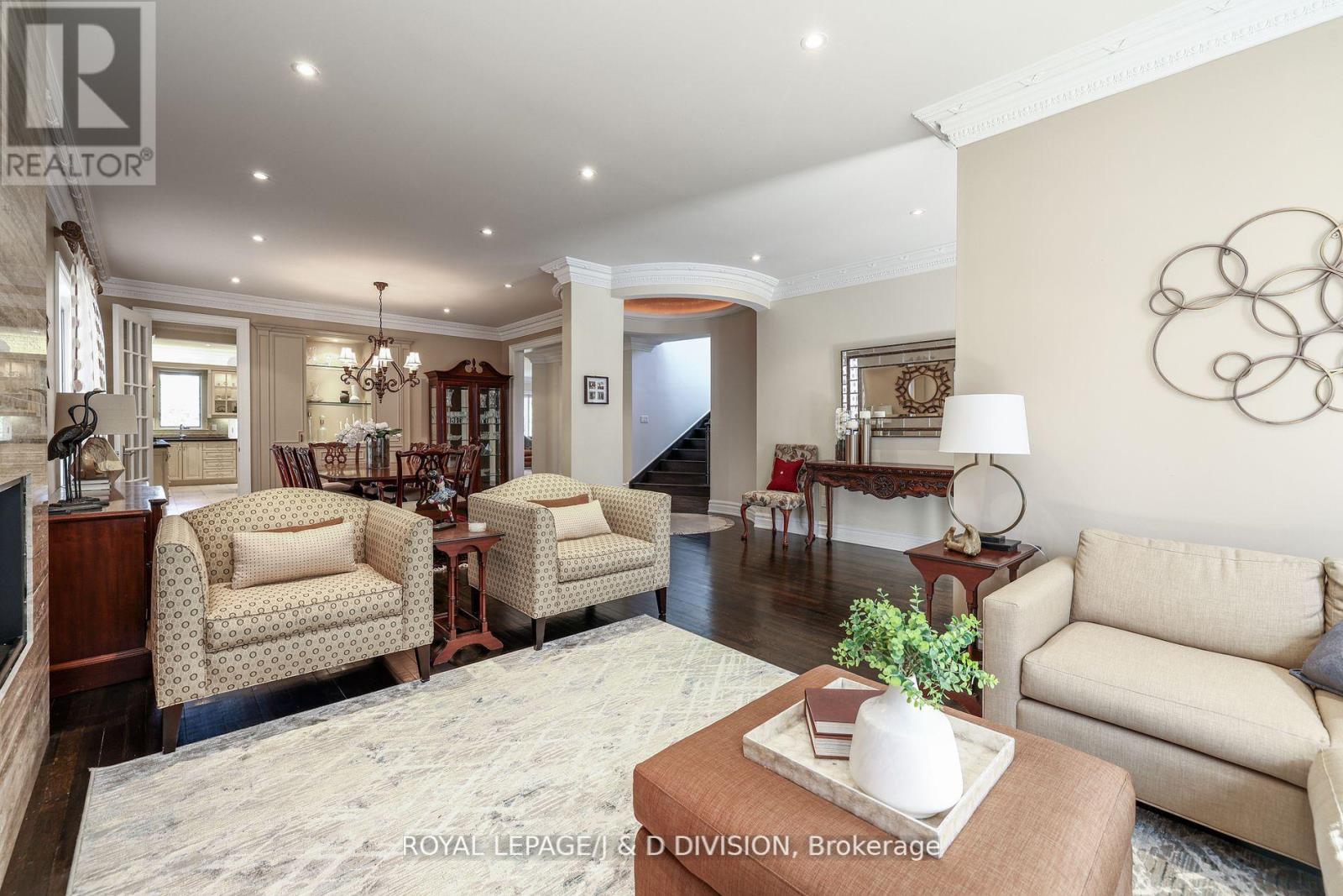 82 MUNRO BOULEVARD