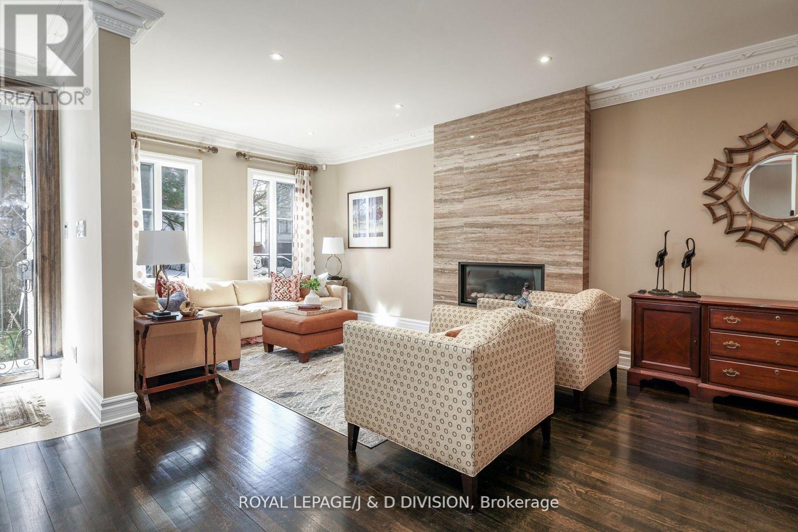 82 MUNRO BOULEVARD