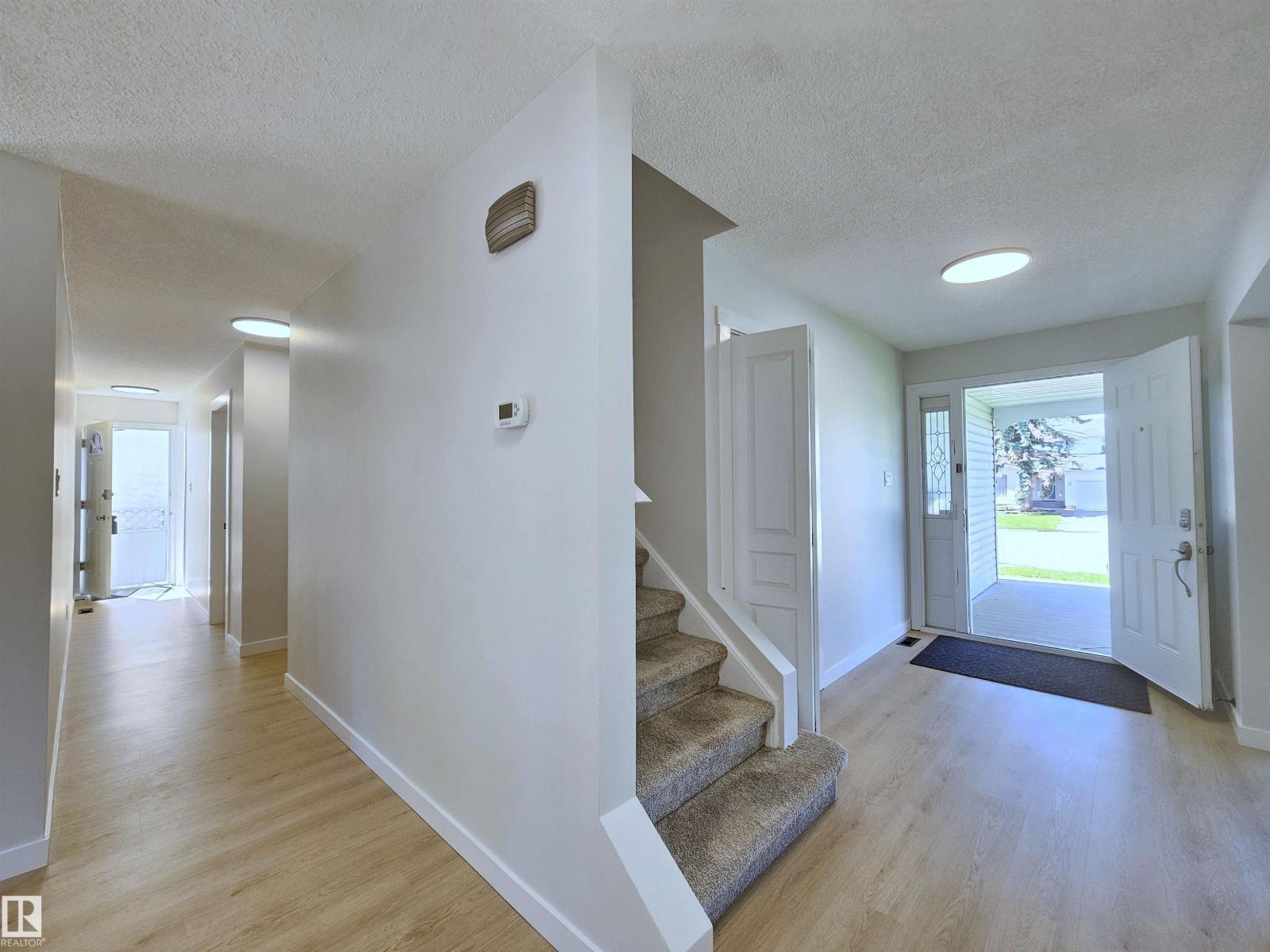 8011 182A ST NW