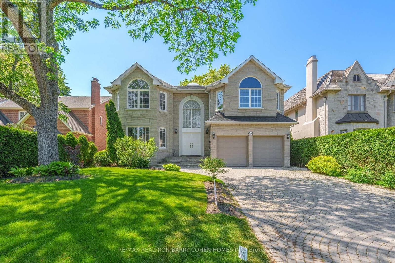 Photo 1 of 34 — 128 Yorkminster Road, Toronto, ON M2P1M6