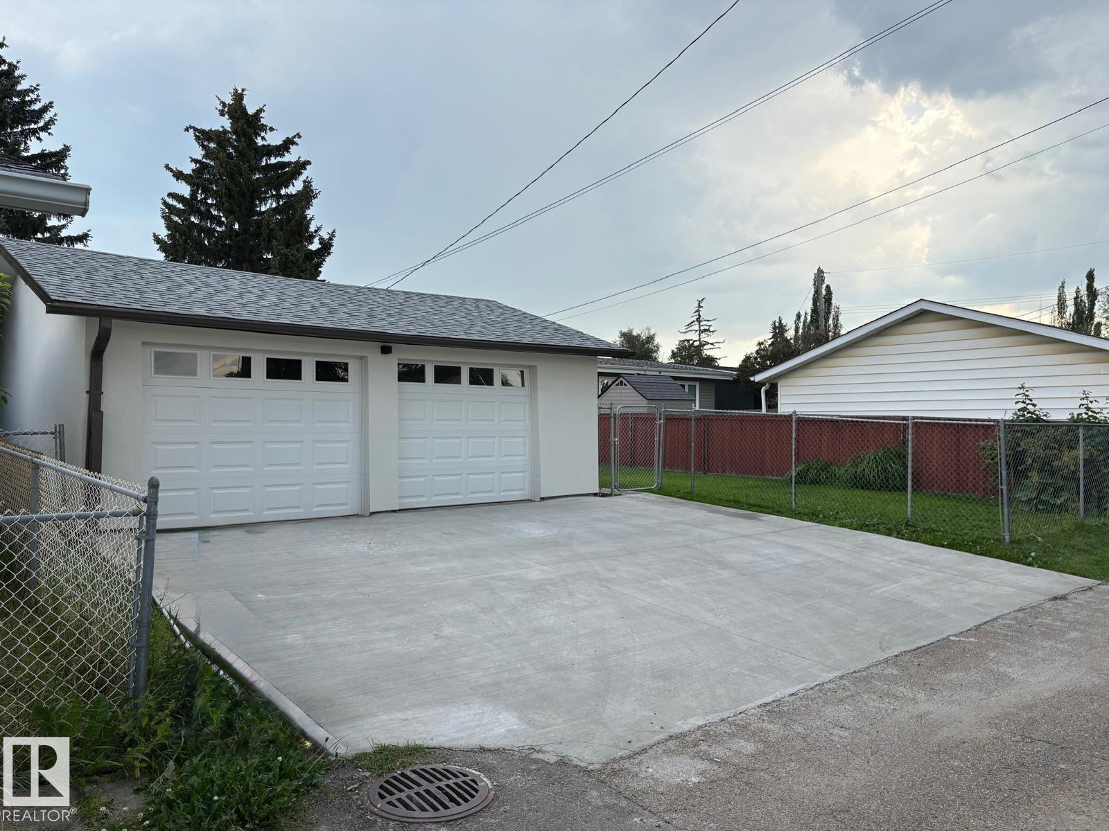6808 95 AV NW NW
