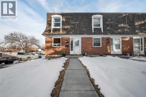 82, 330 Canterbury Drive SW Calgary AB T2W1H6