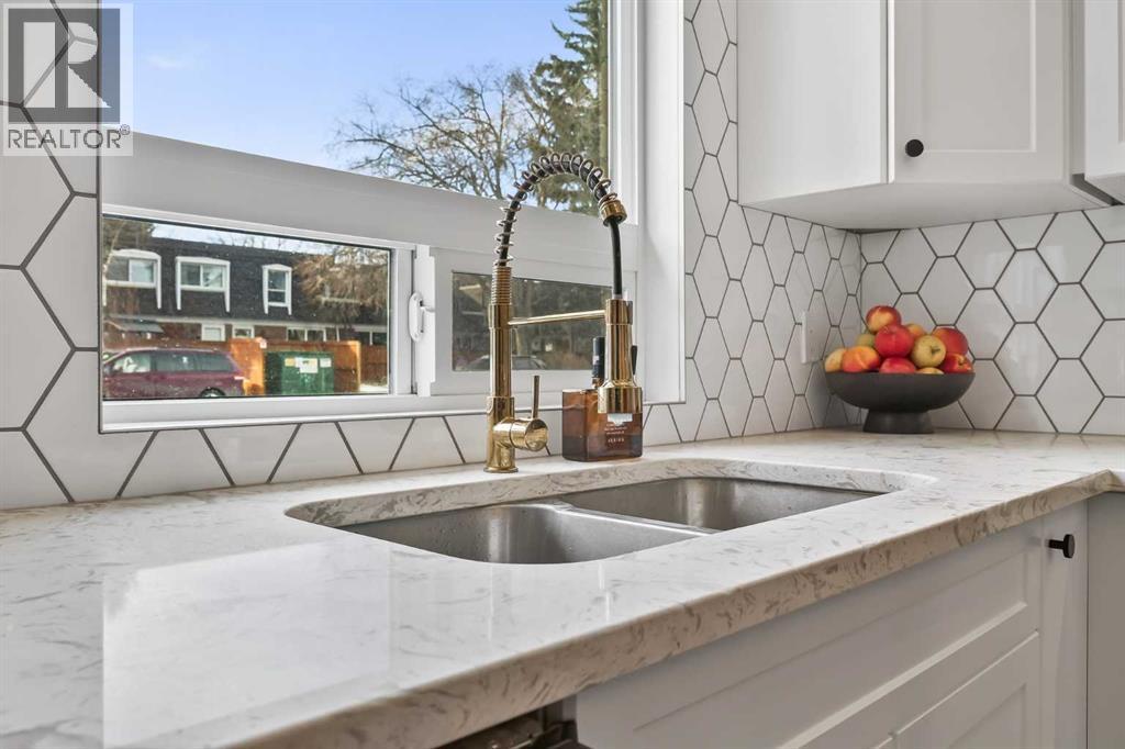 82, 330 Canterbury Drive SW