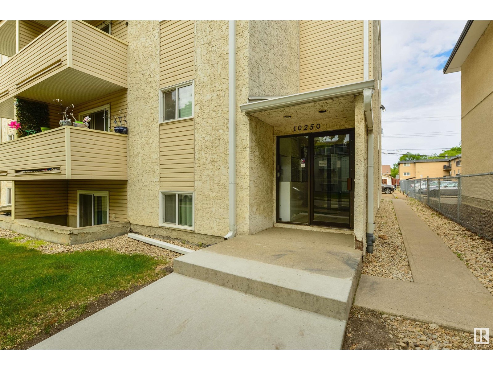 #310 10250 116 ST NW