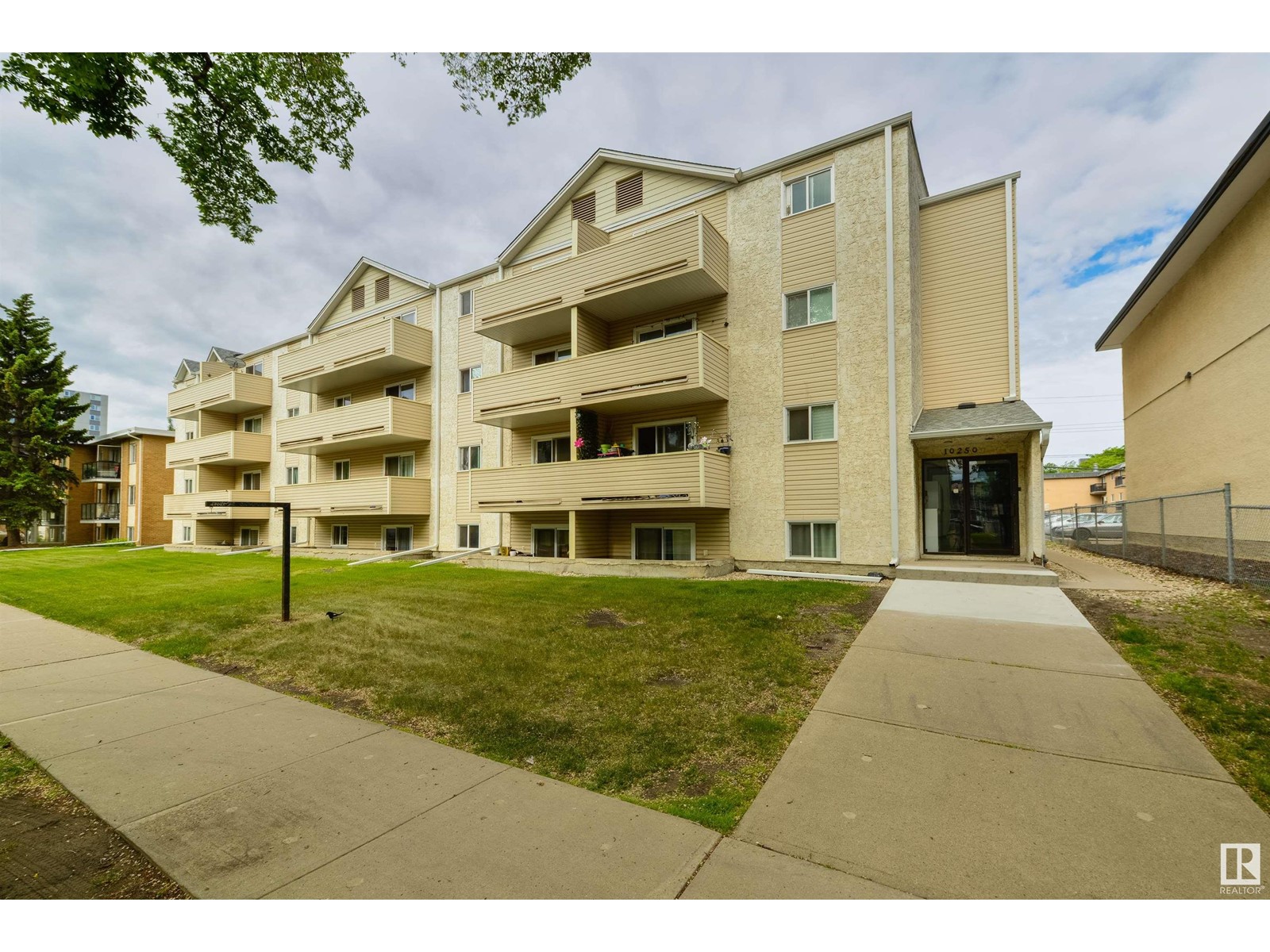 #310 10250 116 ST NW