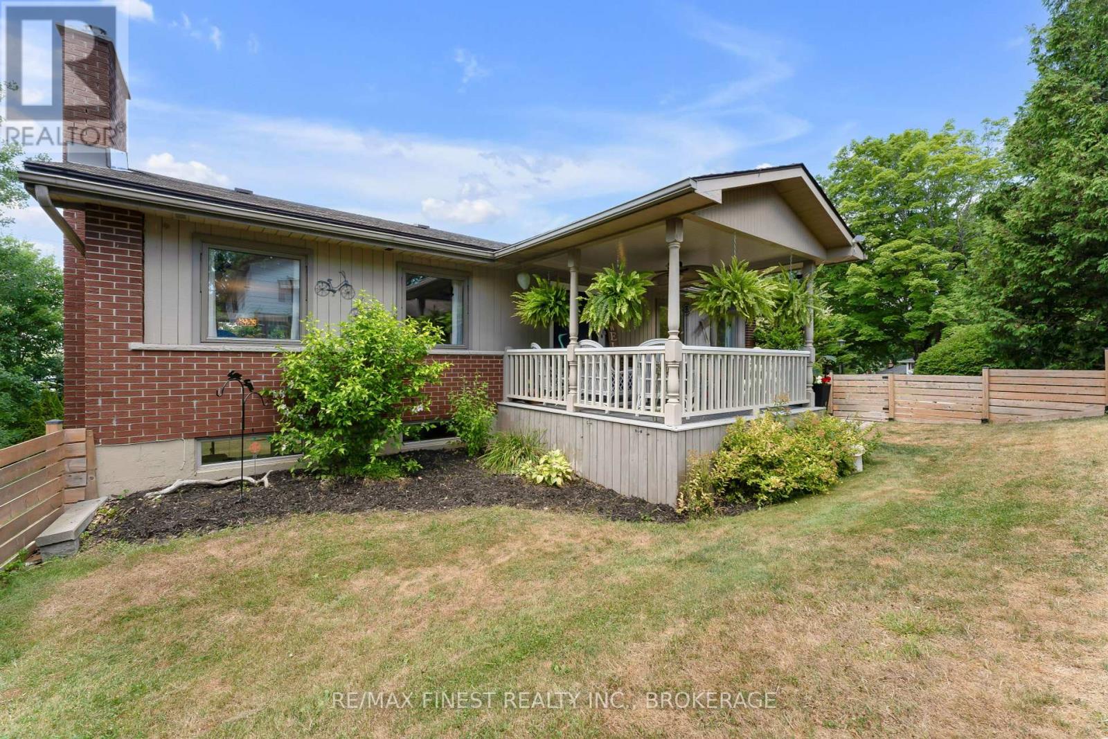 26 BROOKLANDS PARK AVENUE