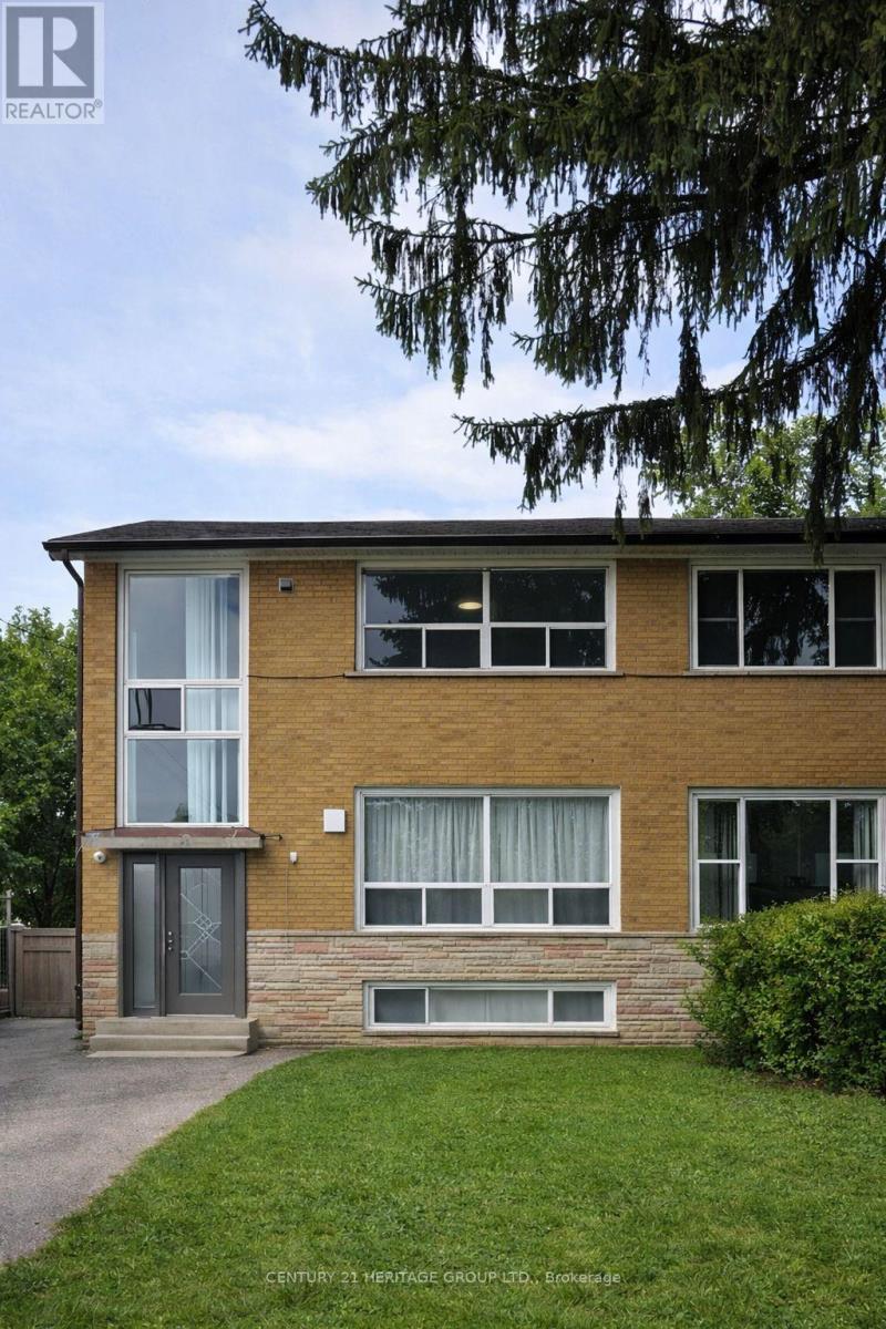 Photo 1 of 13 — 21 GARTHDALE COURT, Toronto (Bathurst Manor), ON M3H5P7