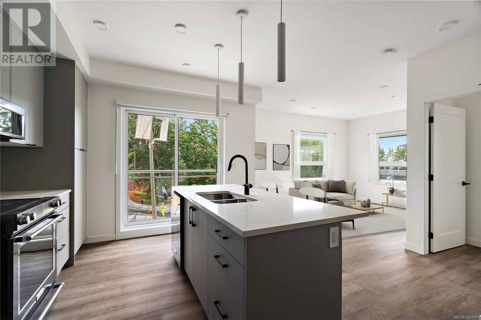 B407 1102 Esquimalt Rd