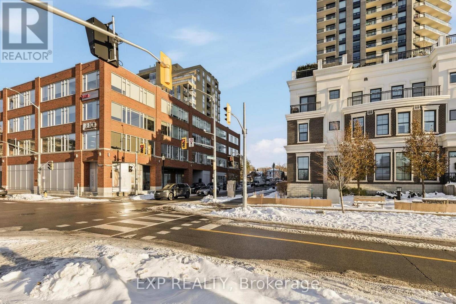 TH10 - 155 CAROLINE STREET S