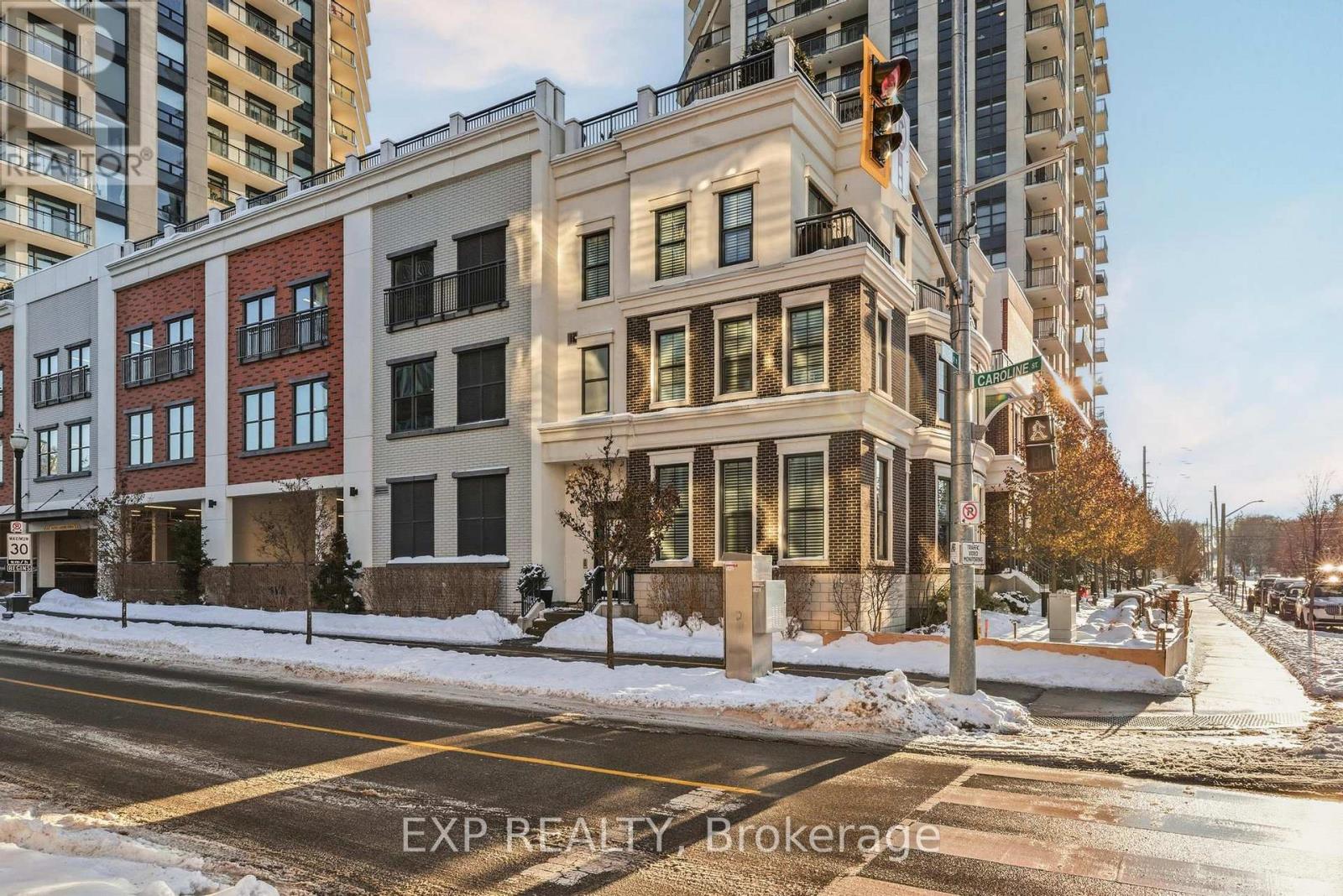 TH10 - 155 CAROLINE STREET S