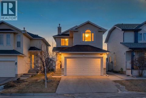 232 San Fernando Place NE Calgary AB T1Y7J2