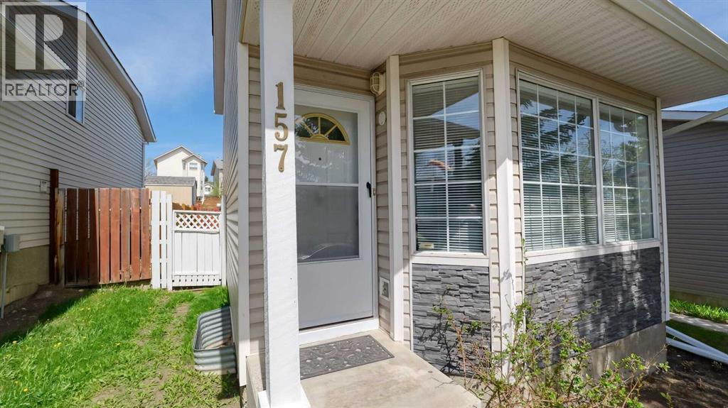 157 Harvest Gold Heights NE