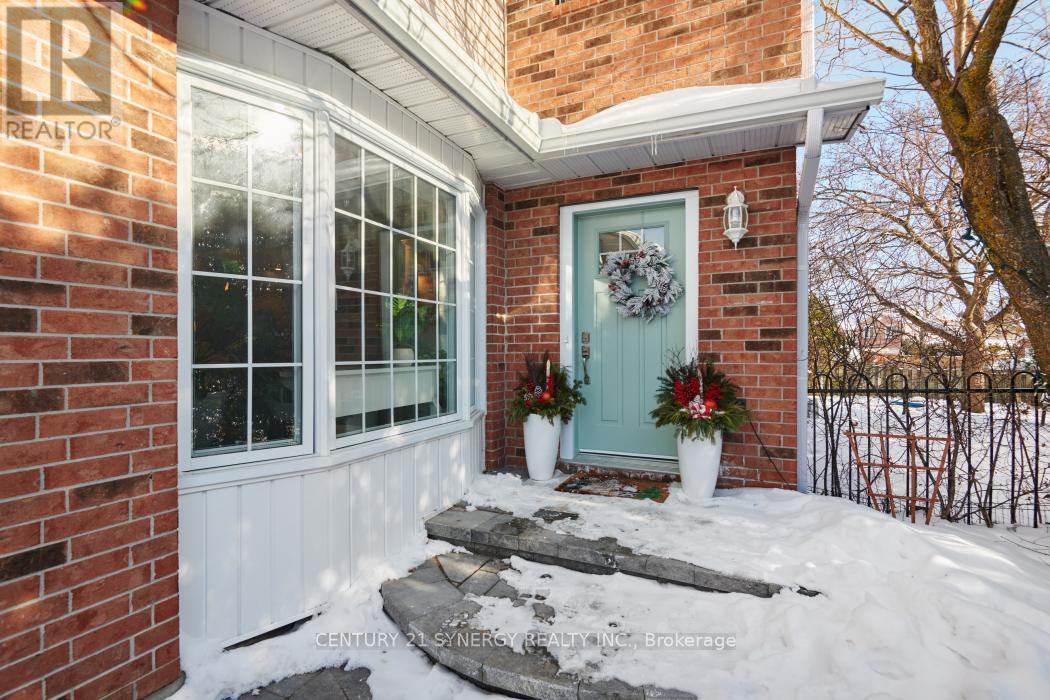 25 WATERTON CRESCENT