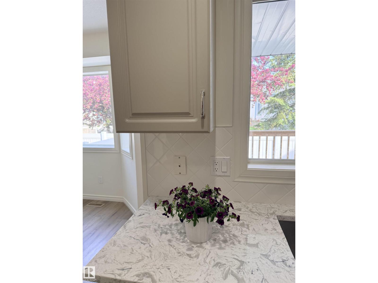 #22 9703 174 ST NW NW
