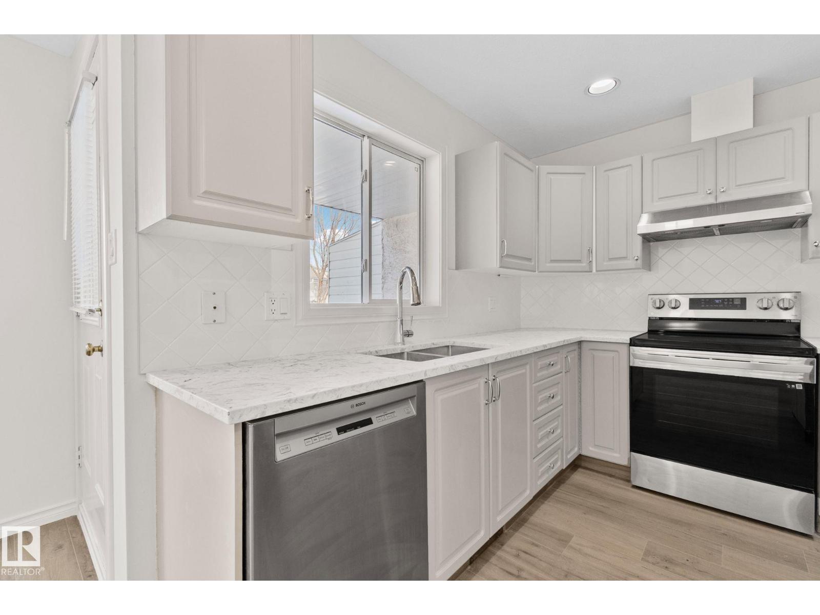 #22 9703 174 ST NW NW