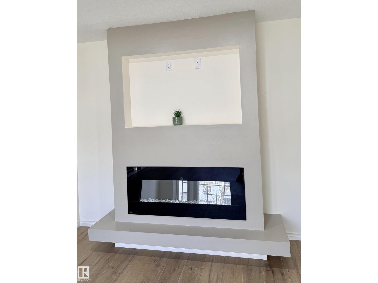 #22 9703 174 ST NW NW