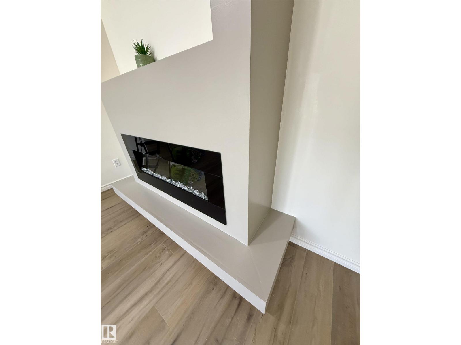 #22 9703 174 ST NW NW