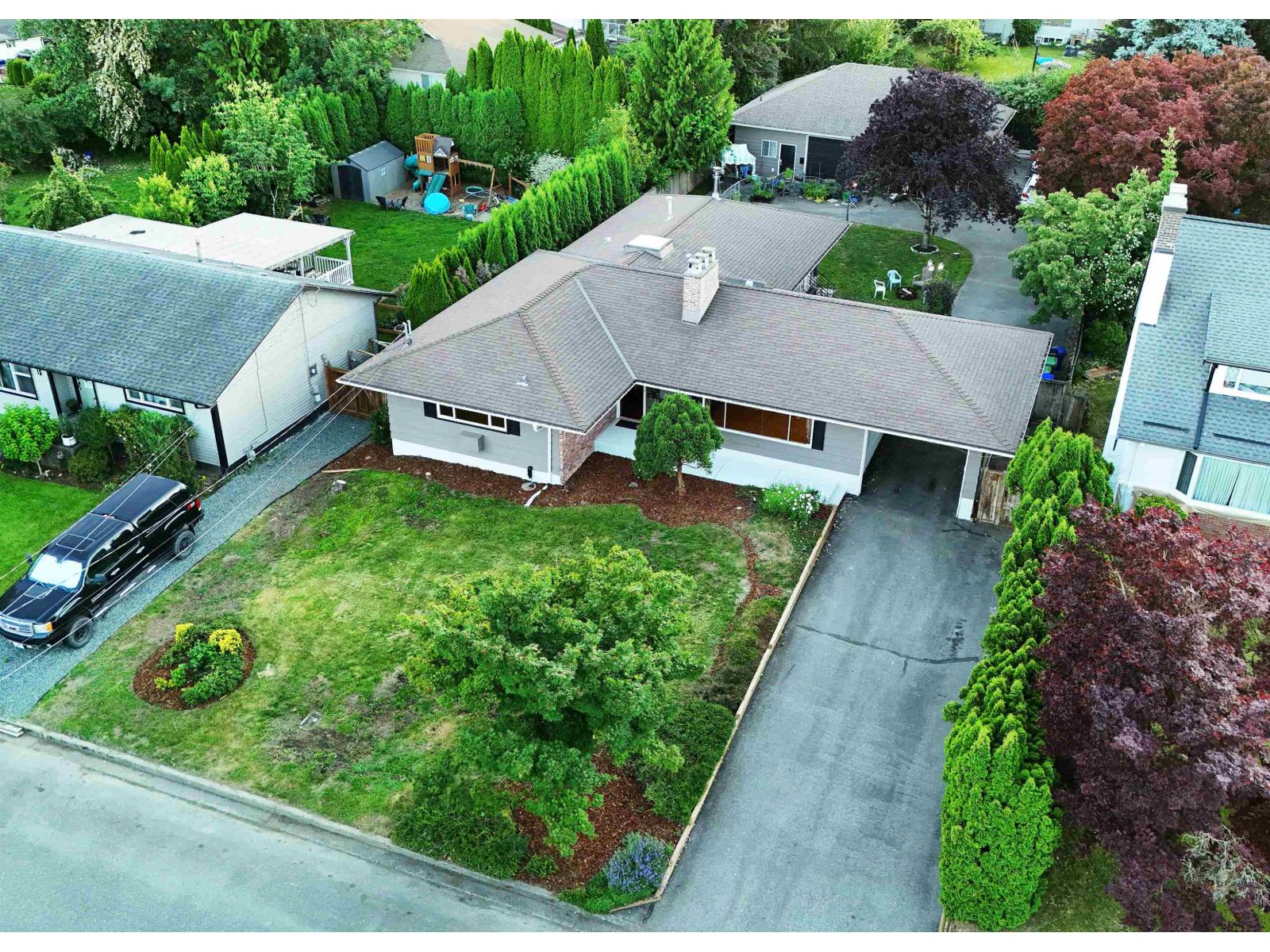 9725 JUNIPER STREET|Chilliwack Proper East