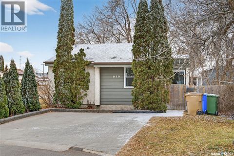 819 Gibson COURT N Regina SK S4X1Y8