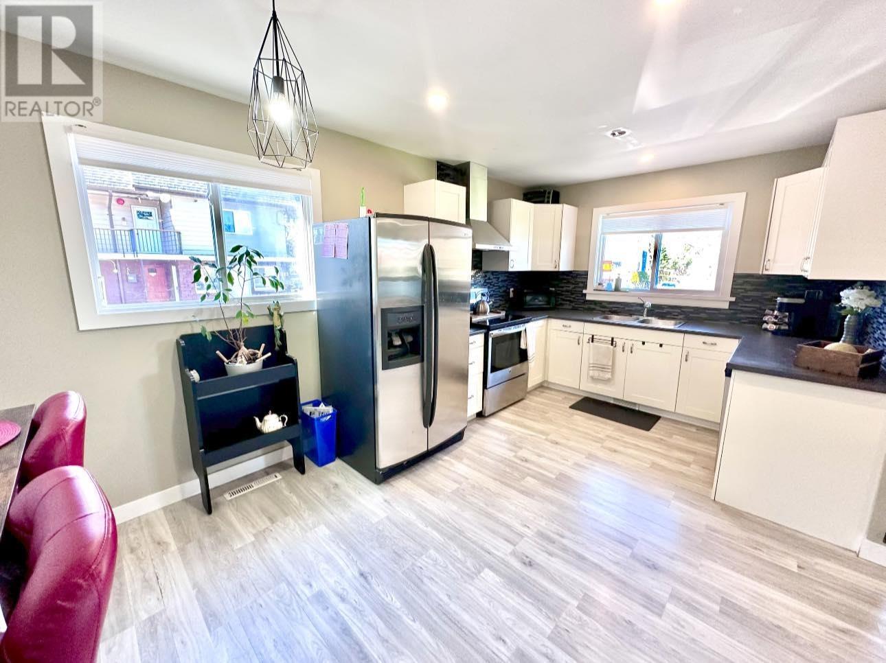 321 Munro ST