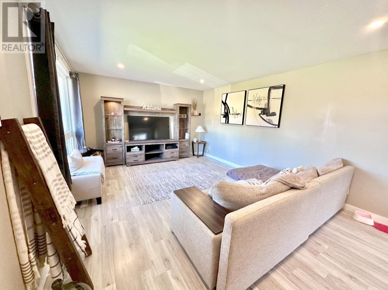 321 Munro ST