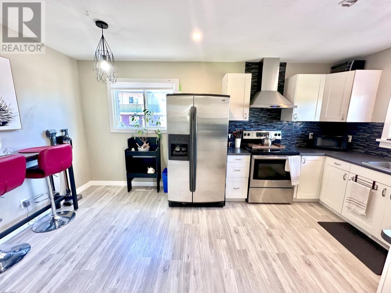 321 Munro ST