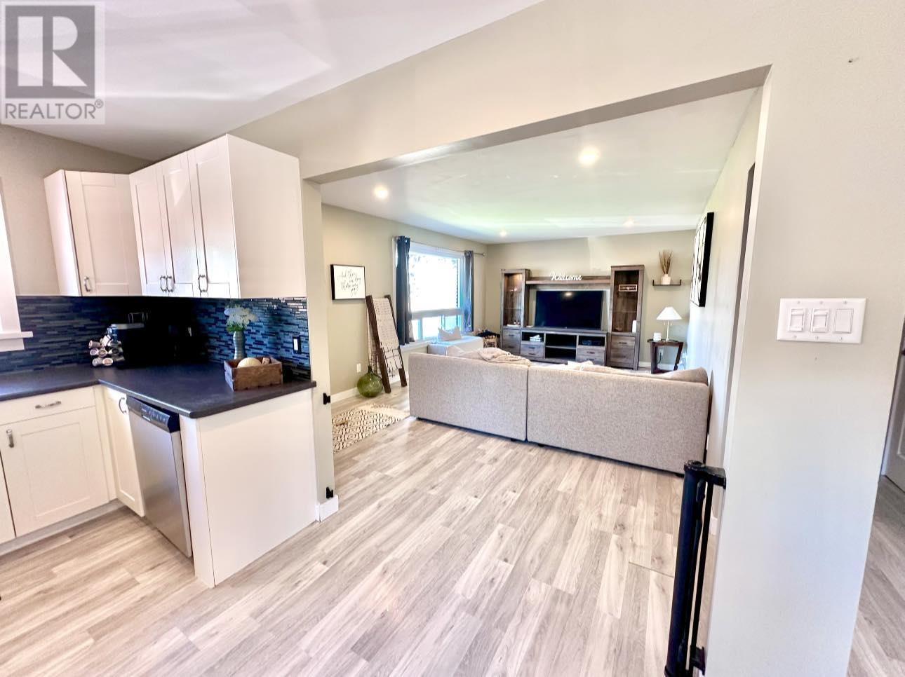 321 Munro ST