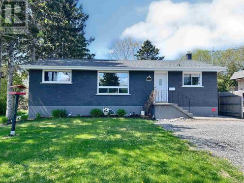 321 Munro ST Thunder Bay ON P7A2N4