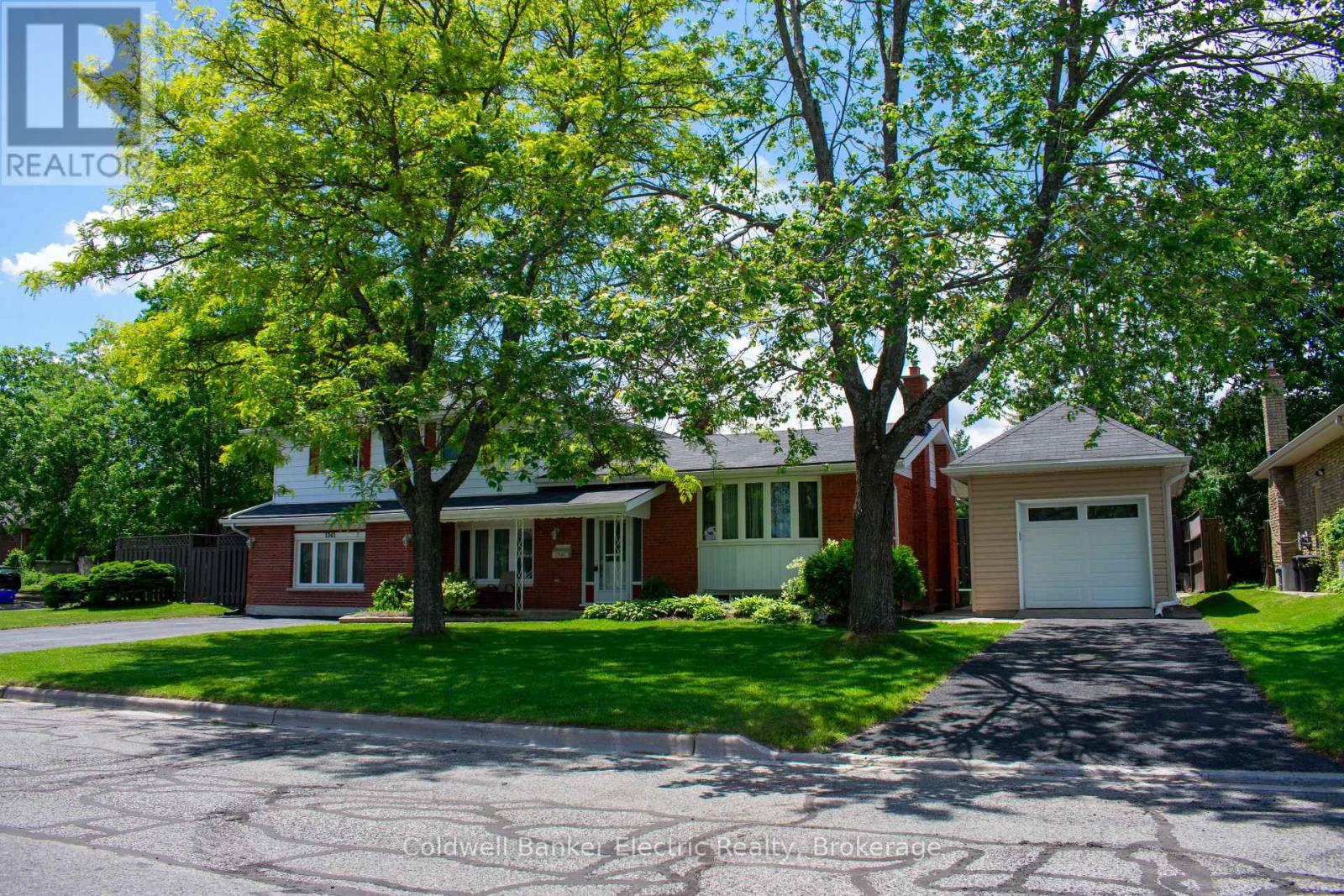 Photo 1 of 42 — 1341 HEATHER LANE, Peterborough (Monaghan Ward 2), ON K9J7N1