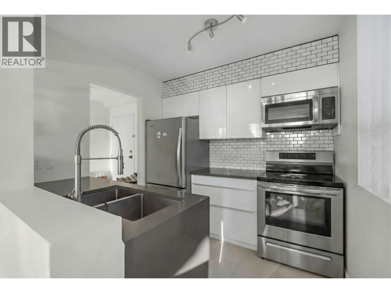 502 1737 DUCHESS AVENUE