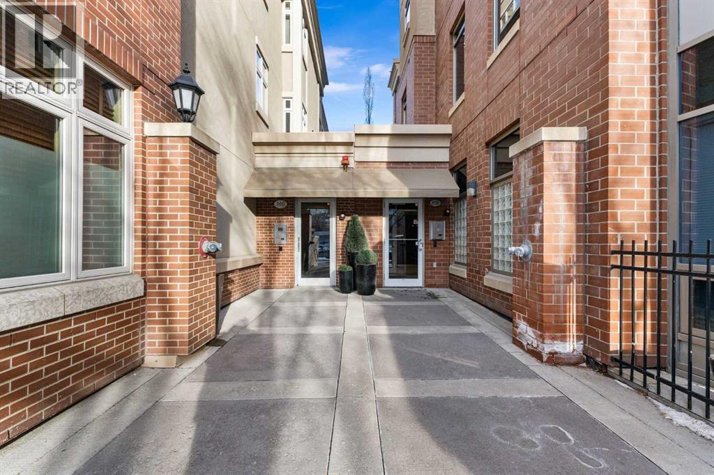 404, 660 Eau Claire Avenue SW