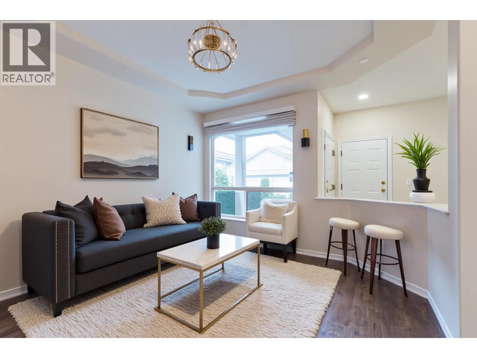 7 998 RIVERSIDE DRIVE