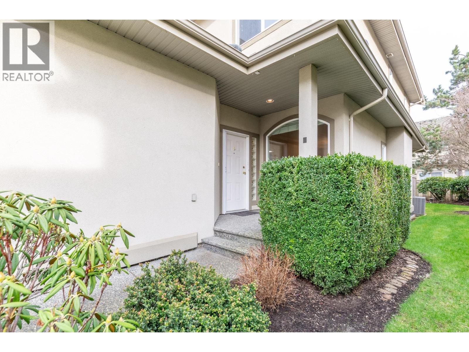 7 998 RIVERSIDE DRIVE