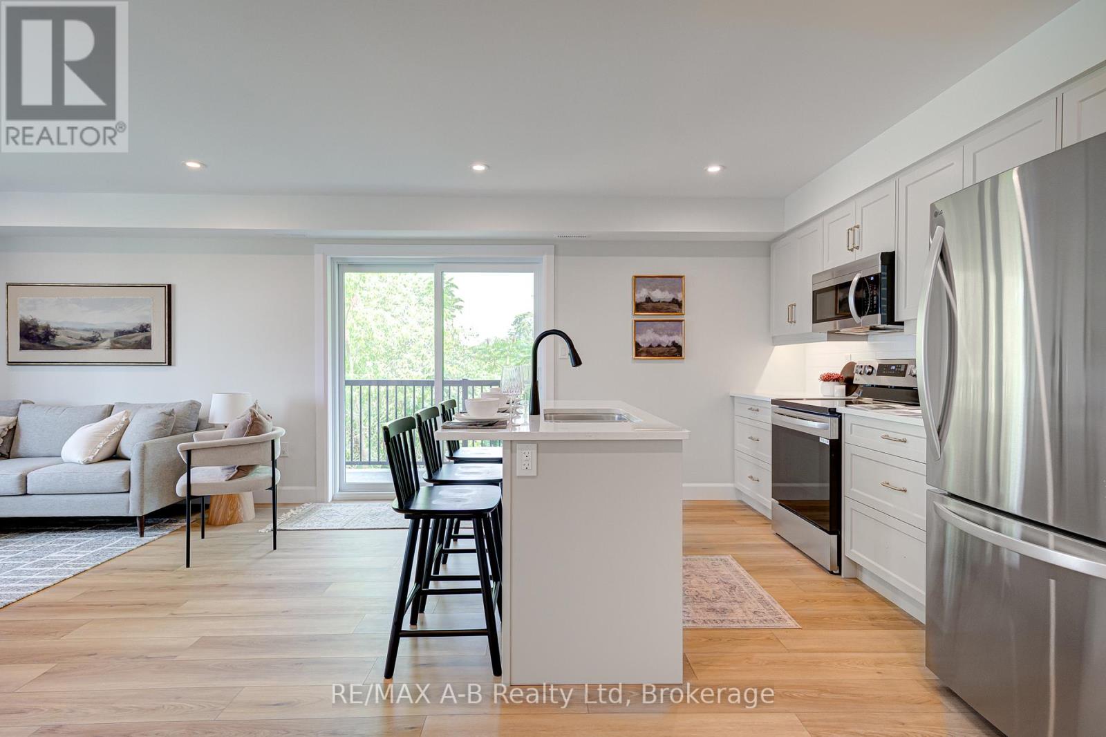 29 - 428 QUEEN STREET W