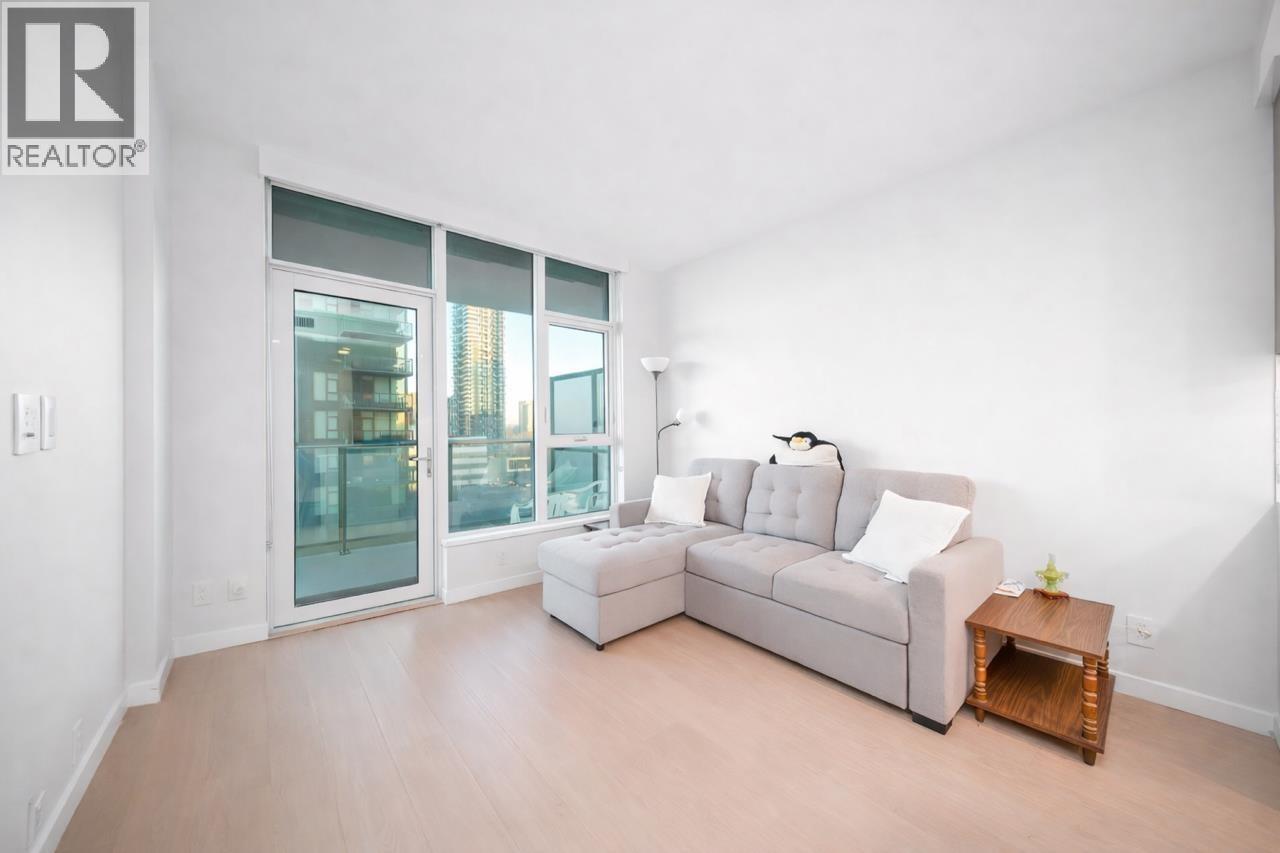 909 2108 GILMORE AVENUE