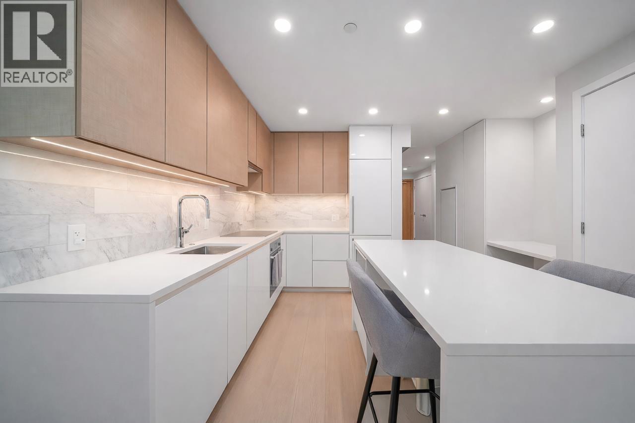 909 2108 GILMORE AVENUE