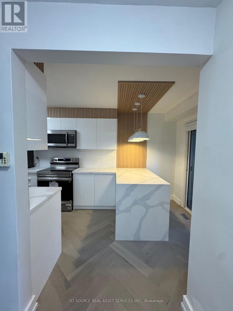 10 - 914 MOHAWK ROAD E